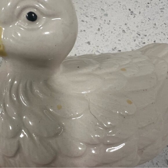 VINTAGE Ceramic Cream Duck on Nest White Woven Basket Japan Country Farm - Picture 14 of 15